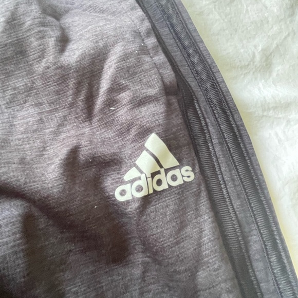 Boys Adidas joggers. Size 8. Good condition - Picture 3 of 5